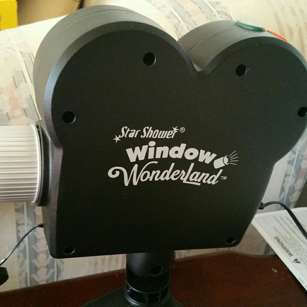 WINDOW WINDERLAND - Picture 4 of 7